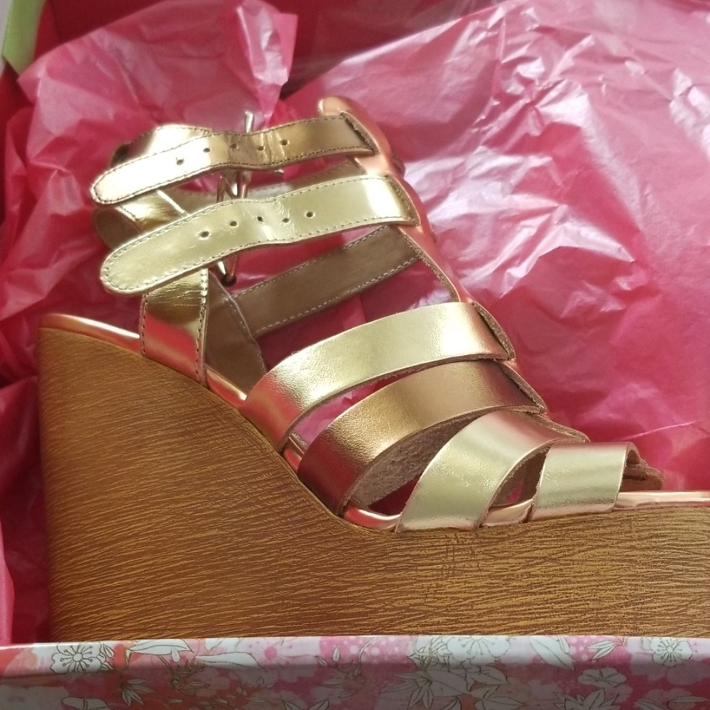 Chinese laundry wedges